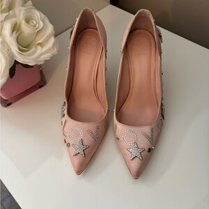 Heel shoes